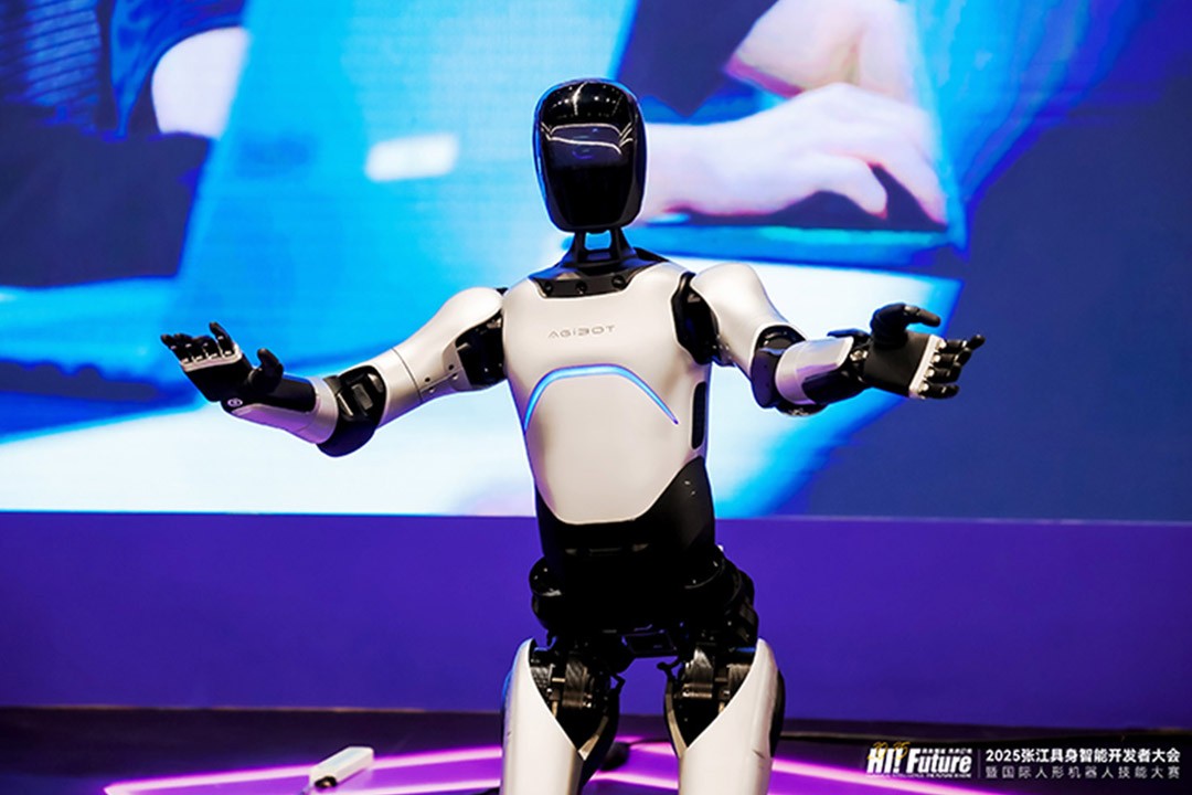 j9国际站远征A2成全球首个同时拥有中美欧认证的人形机器人